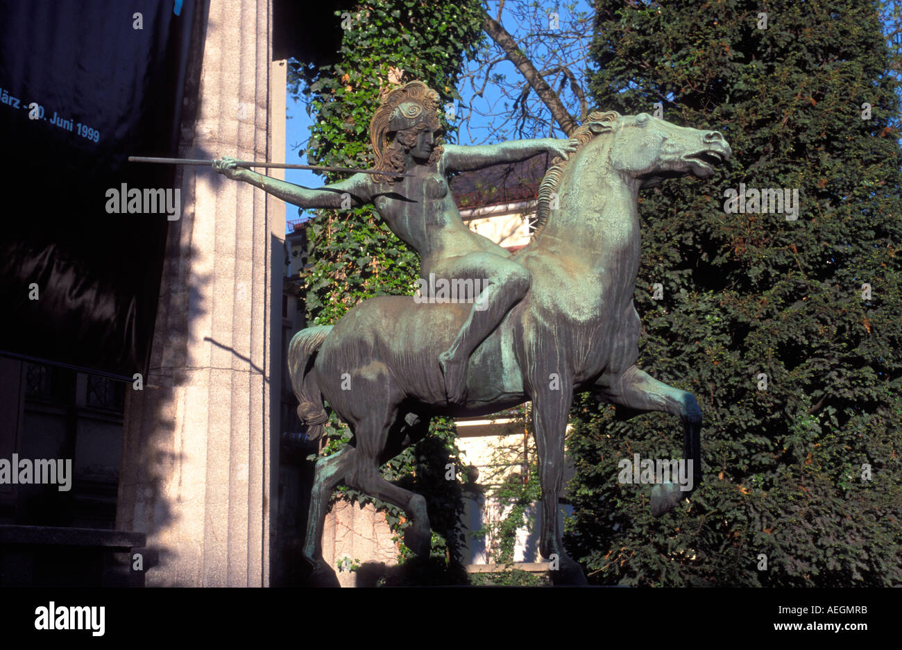 Allemagne Bavière Munich statue en bronze devant la Villa Stuck Banque D'Images