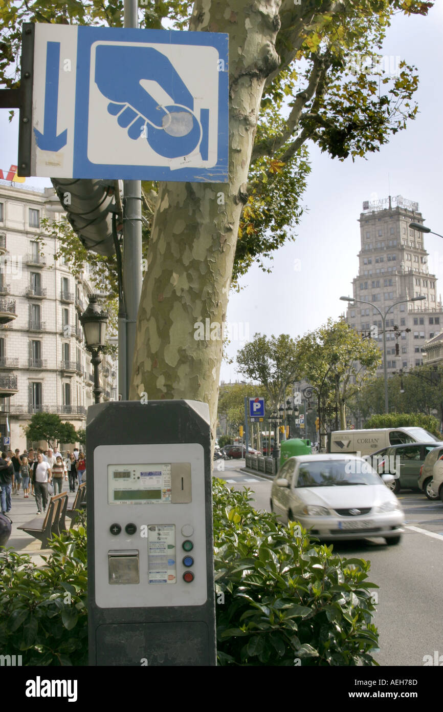 Barcelone Espagne gratuit machine dans le Passeig de Gracia Banque D'Images