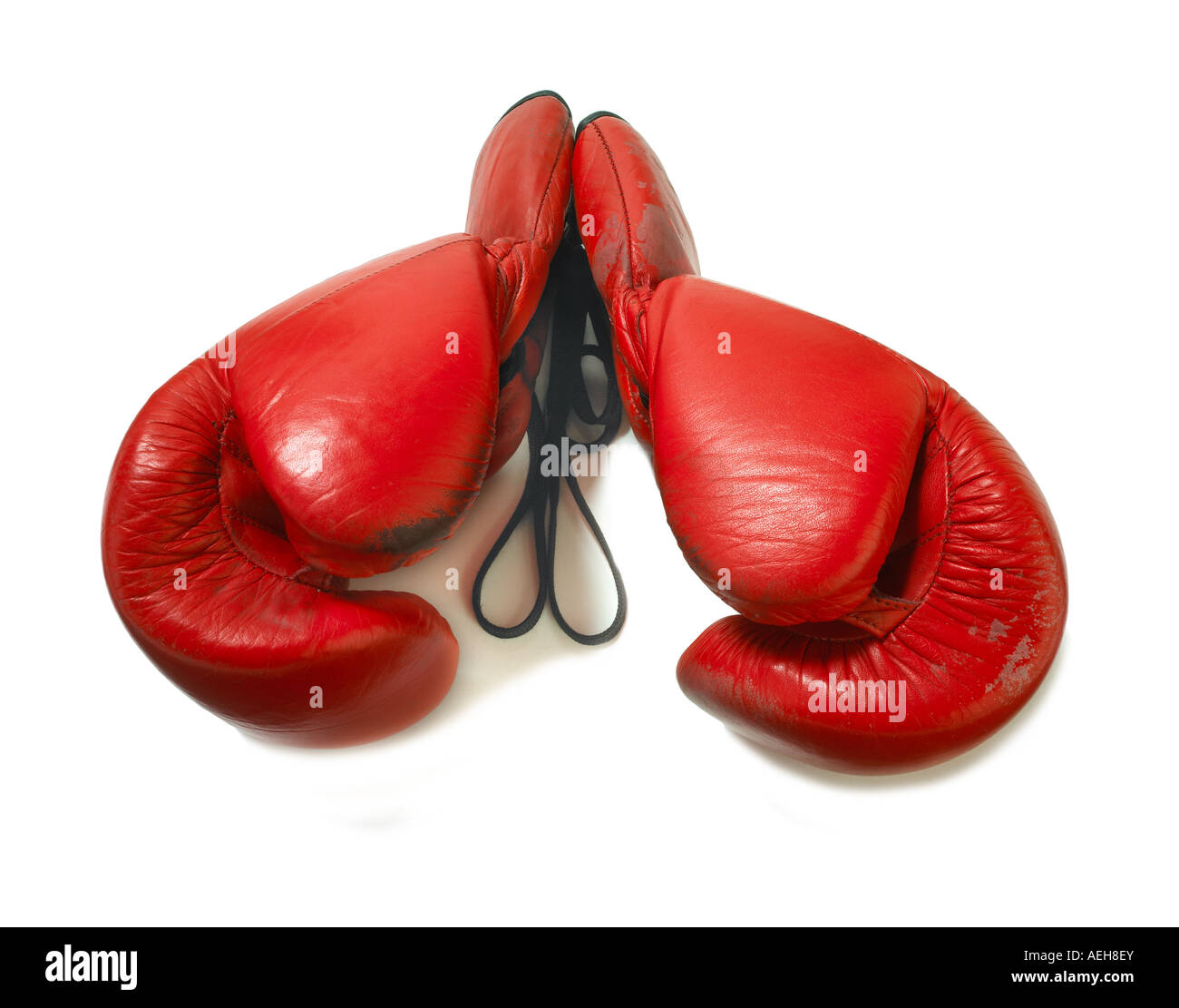 Une paire de gants de boxe rouge Banque D'Images