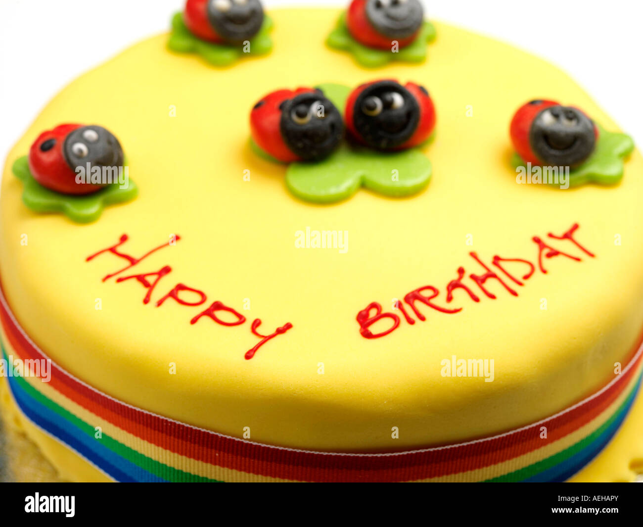 Decorees Et Fraichement Cuits Et Givrage Jaune Coccinelle Gateau D Anniversaire Gateau Anniversaire Isole Sur Un Fond Blanc Avec Aucun Peuple Photo Stock Alamy Decorees Et Fraichement Cuits Et Givrage Jaune Coccinelle Gateau D Anniversaire Gateau Anniversaire Isole Sur Un Fond Blanc Avec Aucun Peuple Photo Stock Alamy