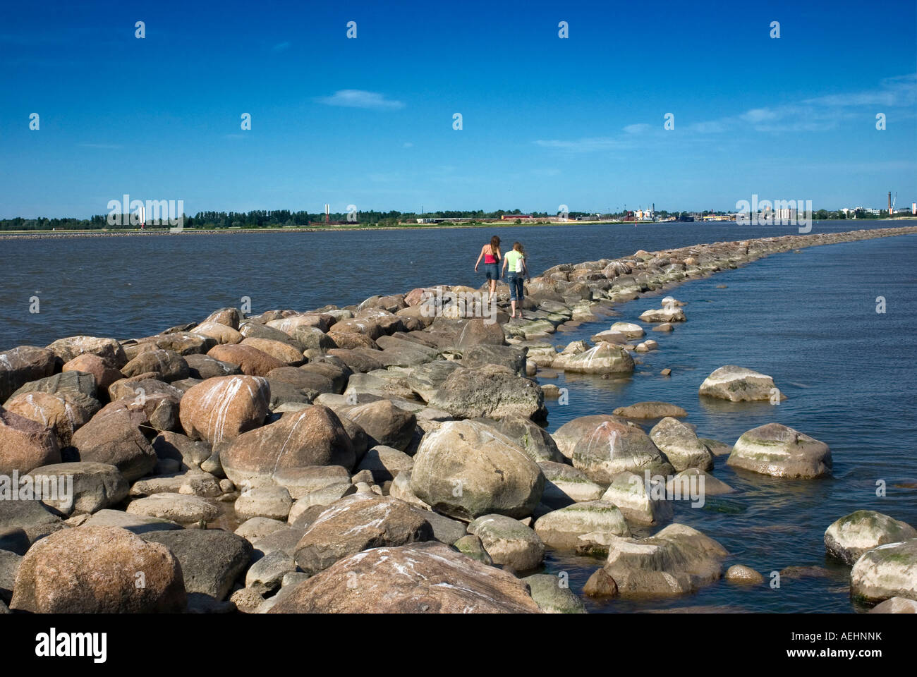 Digue promenade construite 1863-1864 se sépare de la rivière de la baie de Parnu Parnu, Estonie Etats baltes Banque D'Images