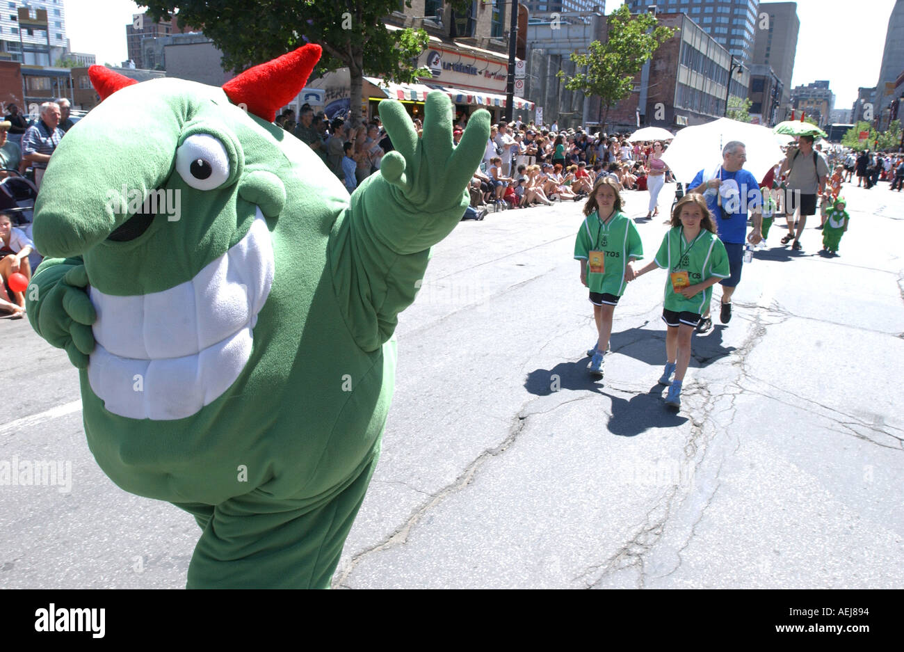 La parade très connu des jumeaux à Montréal Canada durant le Festival Juste pour rire Banque D'Images