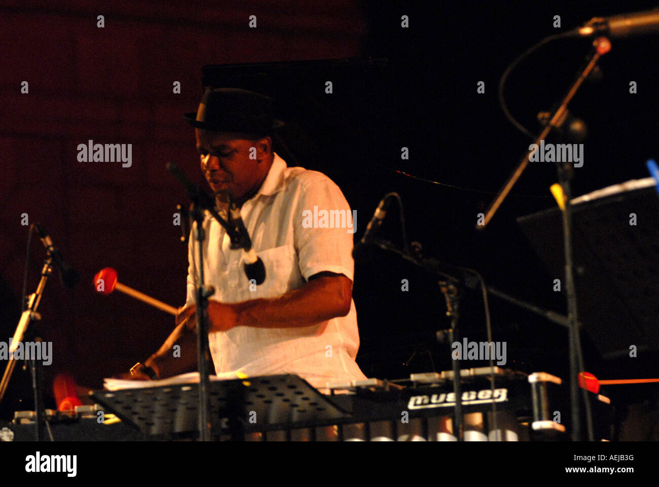 San Francisco Jazz Collective : Stevon Harris Banque D'Images