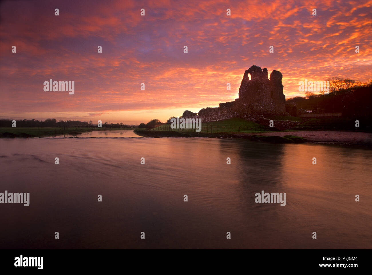 Château de Ogmore Ogmore au coucher du soleil, Vallée de Glamorgan au Pays de Galles du Sud Banque D'Images