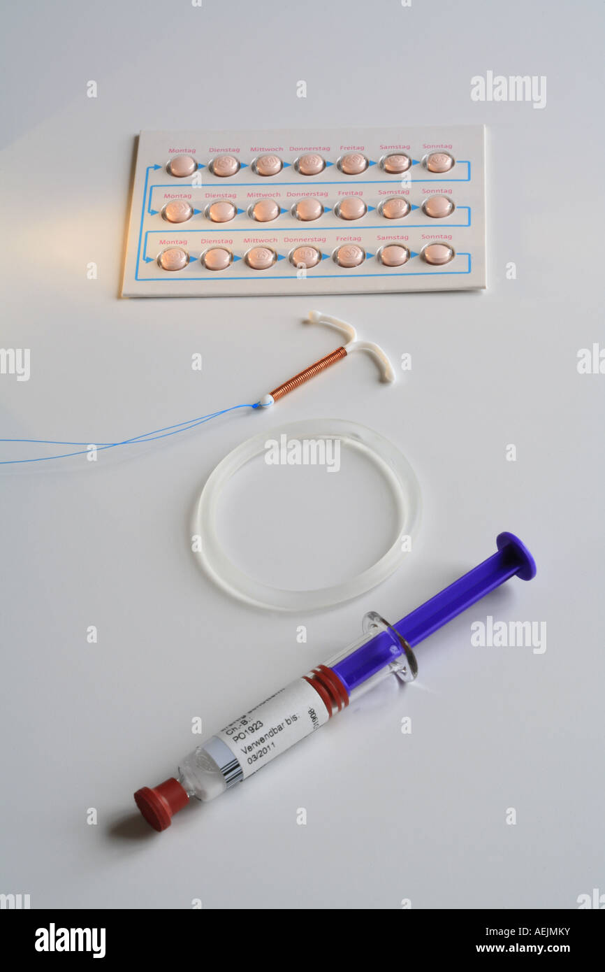 Pilule contraceptive et coin (dispositif intra-utérin DIU), anneau, bague Nuva hormon, injection hormon Banque D'Images