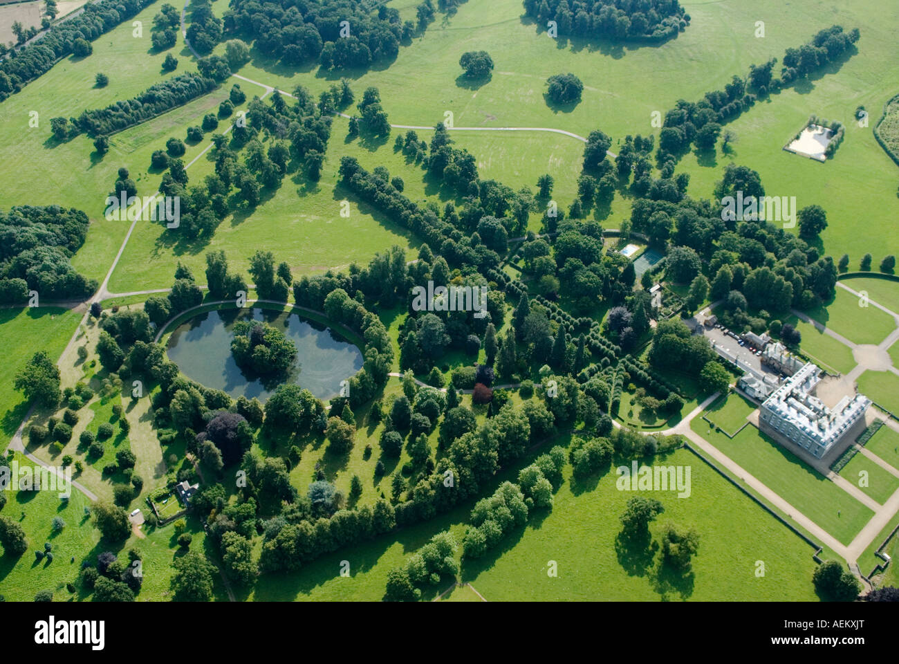 Althorp House et le lac Oval, propriété familiale et parc Earl Spencer, Great Brington, Northamptonshire vue aérienne 2007 2000s HOMER SYKES Banque D'Images
