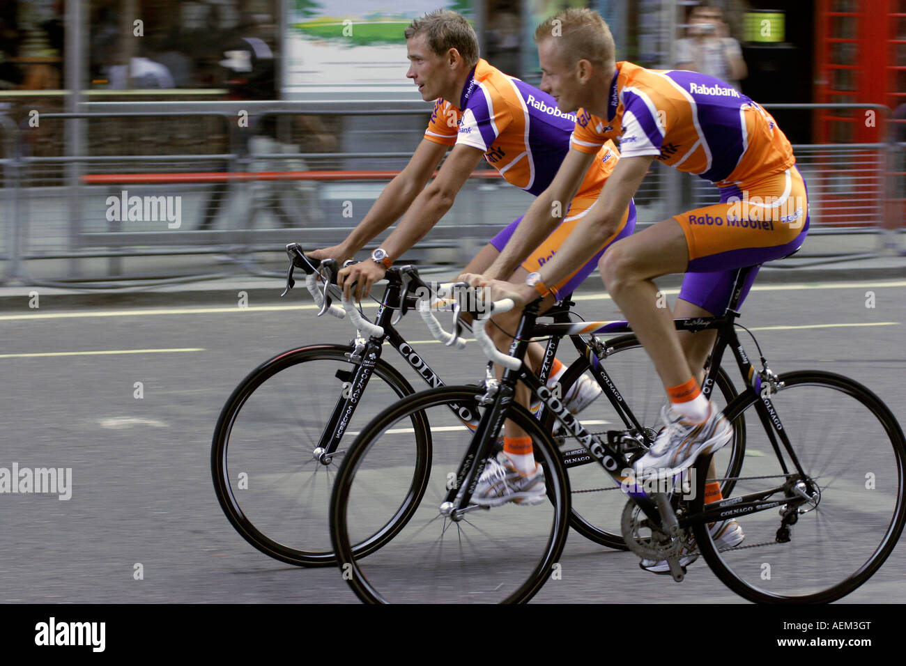Deux coureurs de la Rabobank équipe Tour de France au Grand Départ de Londres 2007 Banque D'Images