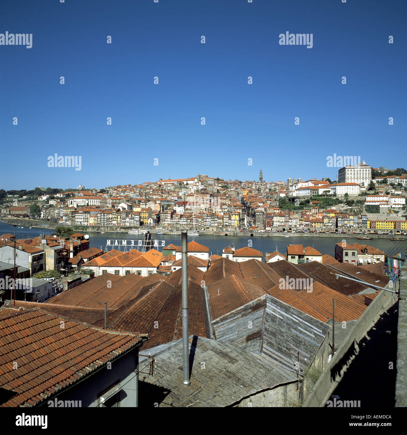 Port Vila Nova de Gaia, chais, Douro et Porto, Portugal skyline Banque D'Images