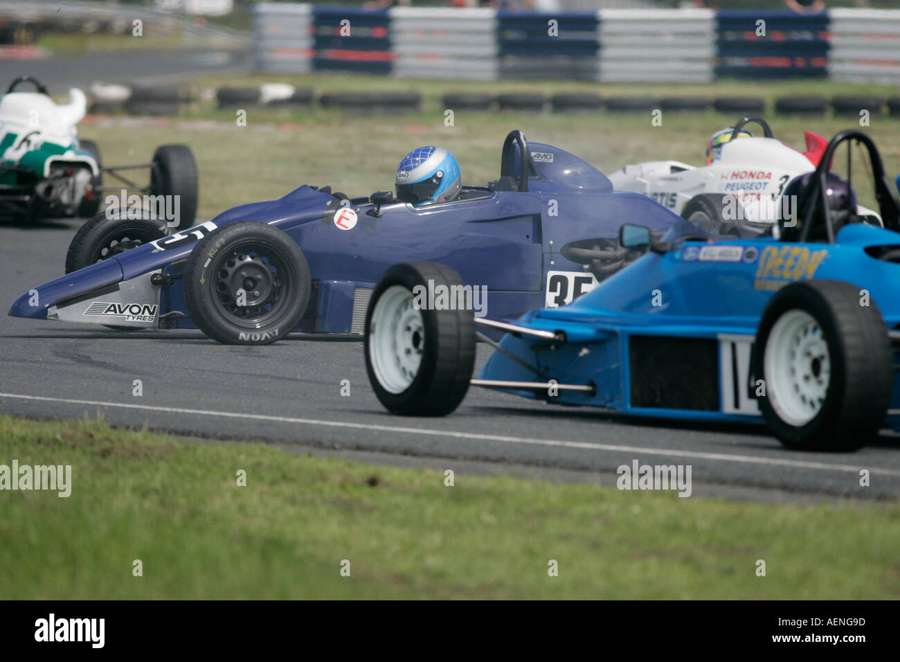 Kris Loane de Kesh plante son blue Van Diemen RF92 FF de Formule Ford 1600 Kirkistown au comté du circuit vers le bas Banque D'Images