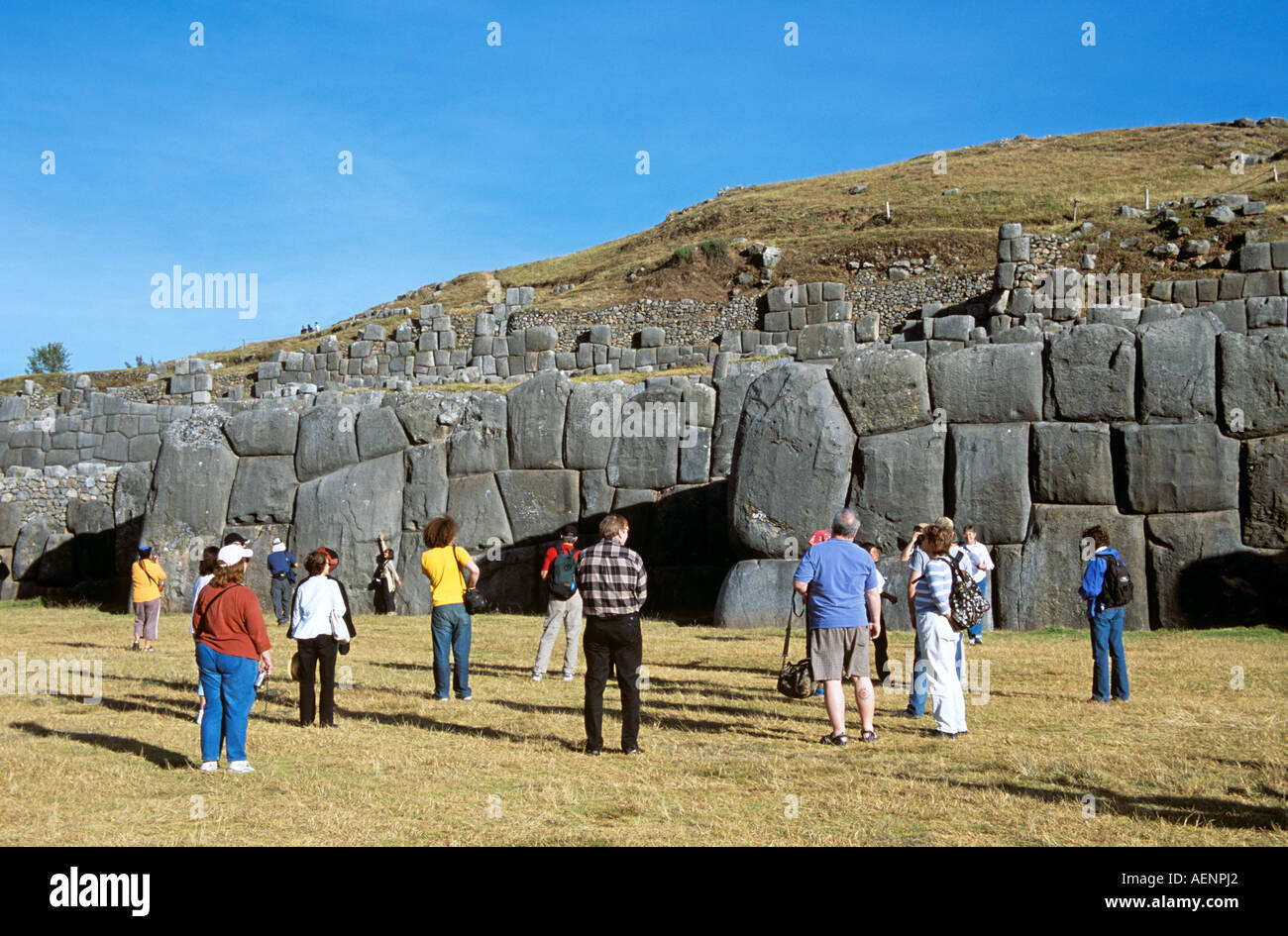 Les ruines inca de Sacsayhuaman et touristes, Cusco, Pérou Banque D'Images