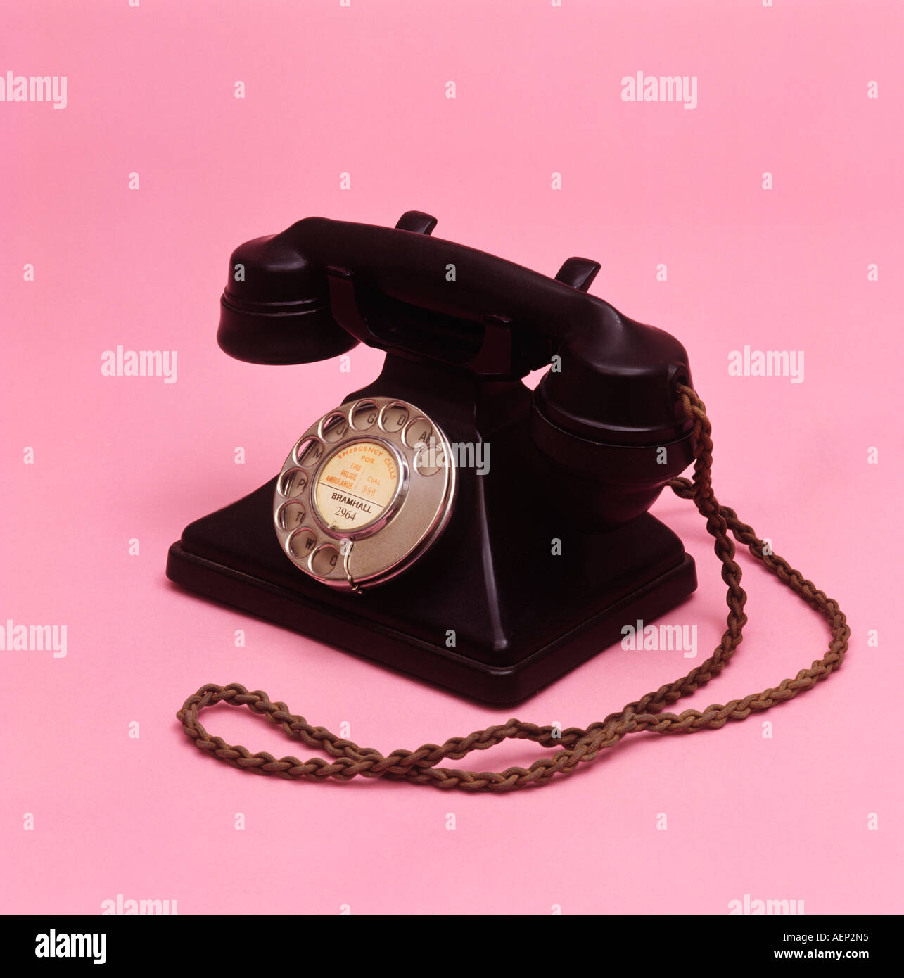 Ancien Téléphone en bakélite noire Communications Banque D'Images