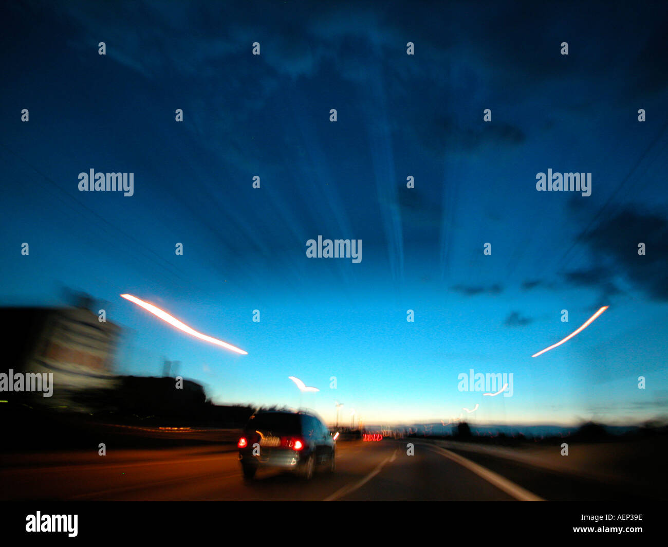 La conduite sur l'autoroute Banque D'Images