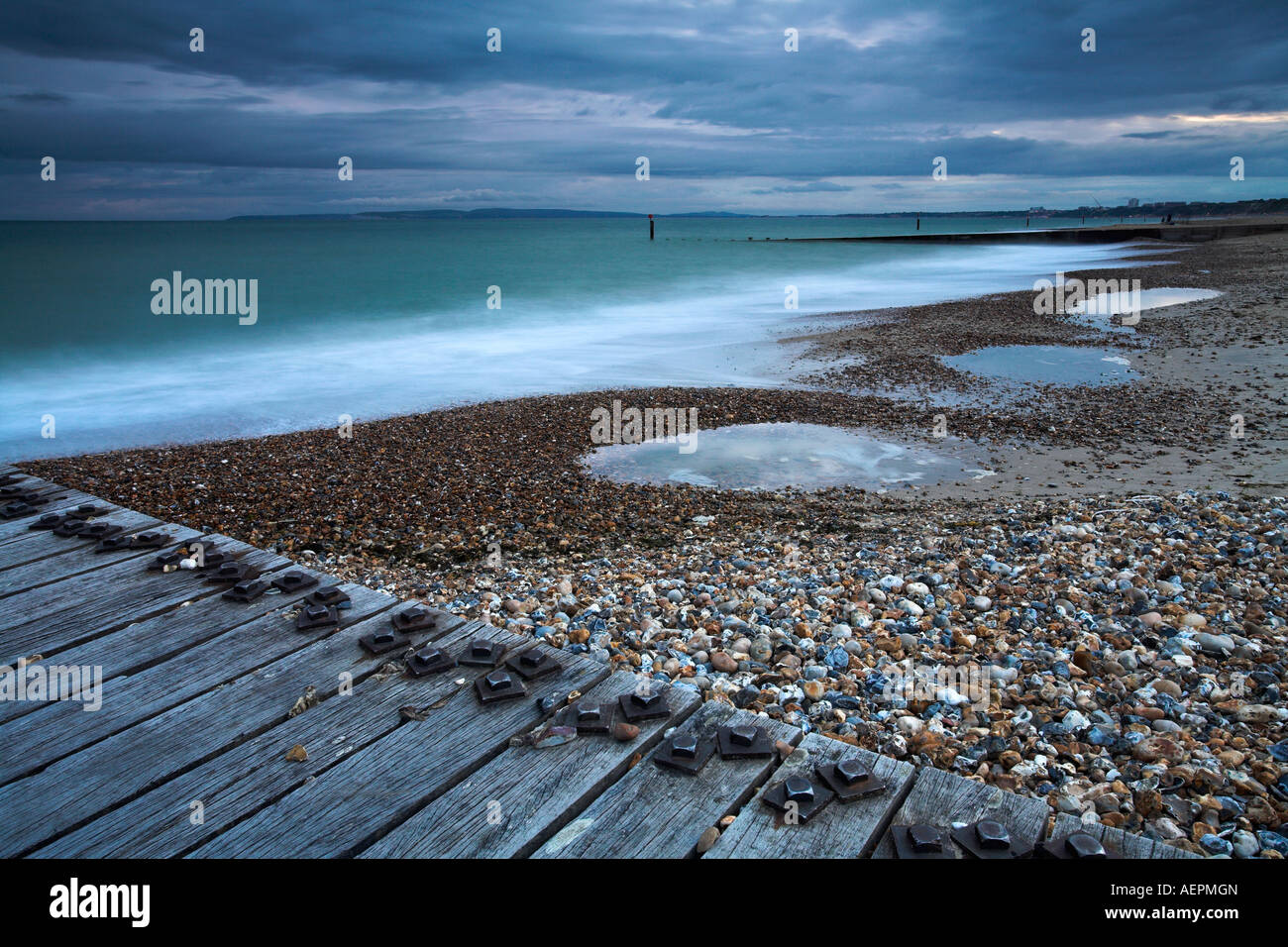 Temps orageux sur Southbourne Beach près de Bournemouth, Dorset Banque D'Images