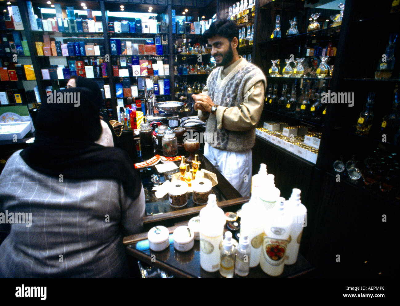 La ville de Koweït Koweït Boutique parfum traditionnel Banque D'Images