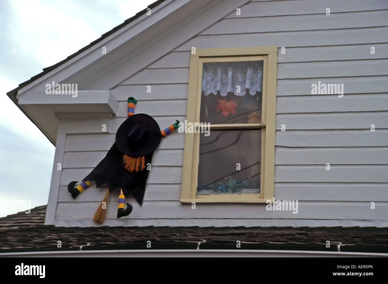 Ce magasin local dans l'Utah, USA comique décoré leur place près de l'Halloween comme c'était une académie de vol des sorcières. Banque D'Images