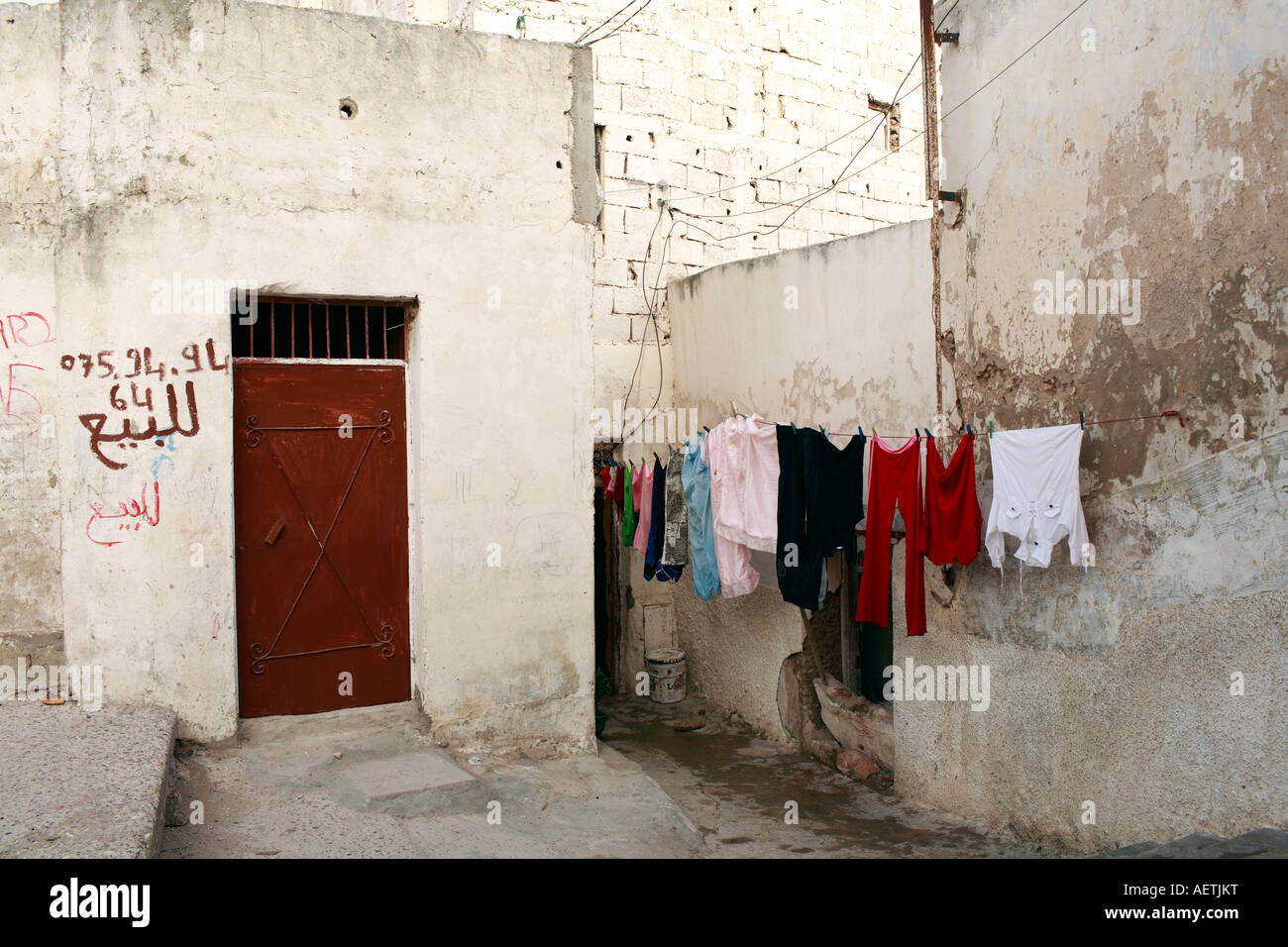 Porte et le lavage dans la médina d'Azemmour à El Jadida au Maroc Banque D'Images