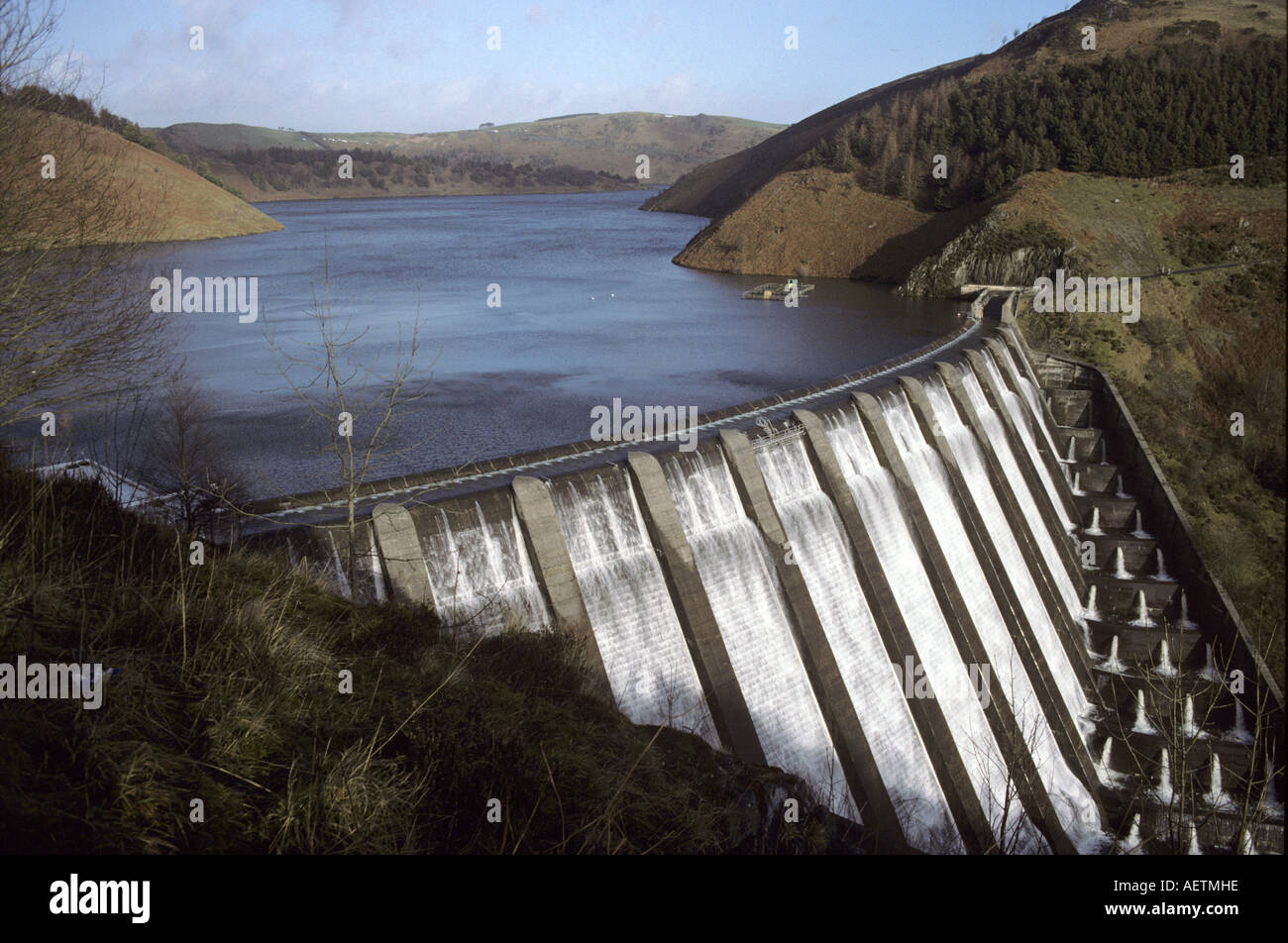 Table de pique-nique d'hiver tous les Powys Cymru Wales Lake Elan Valley Banque D'Images