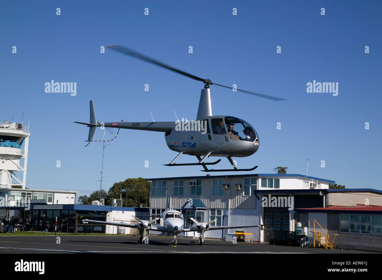 Hélicoptère R44 flying Banque D'Images