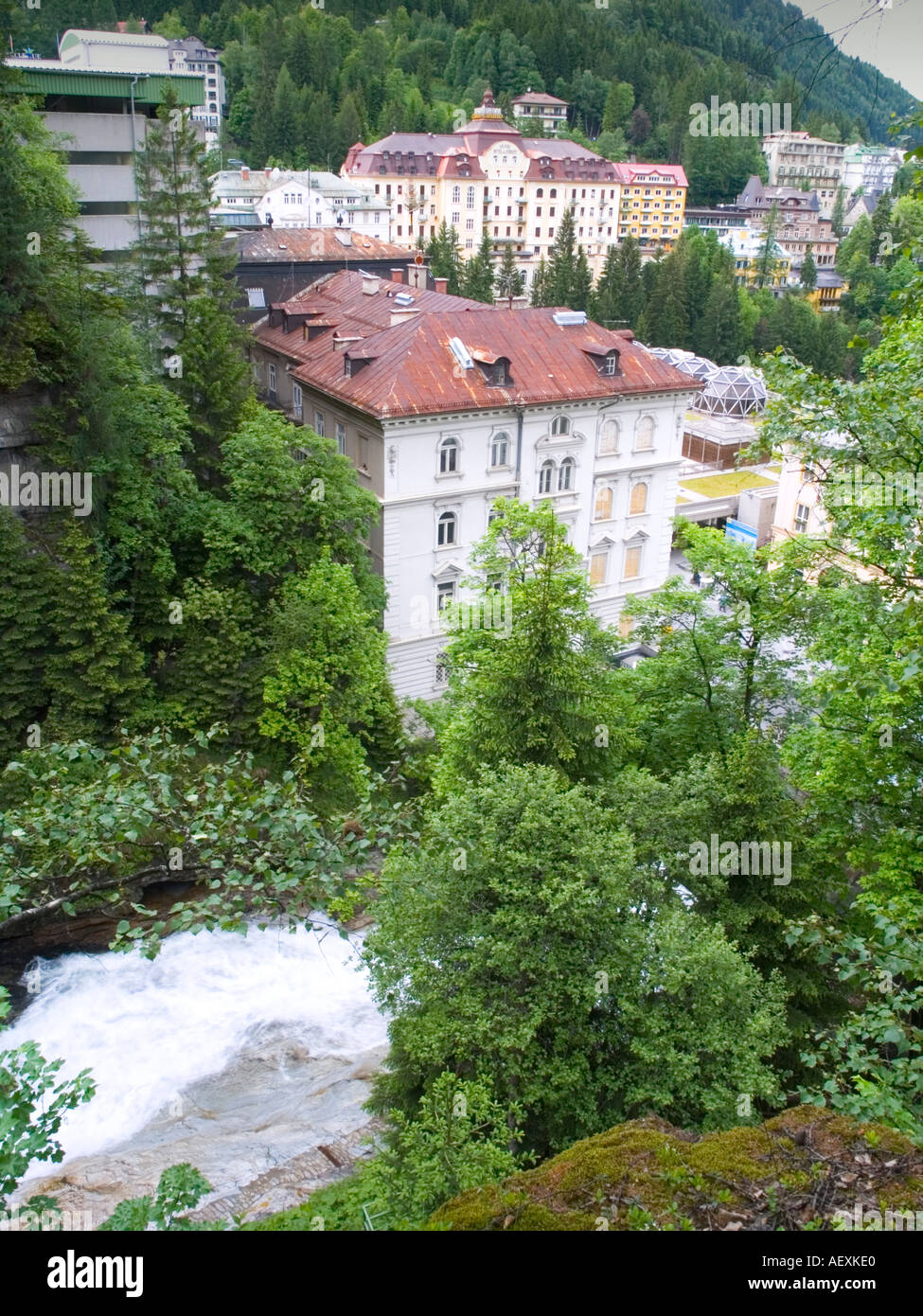 Badgastein cascade dans centre ville Salzbourg Salzbourg Autriche eu Europe travel destination tourisme monument puissant w Banque D'Images