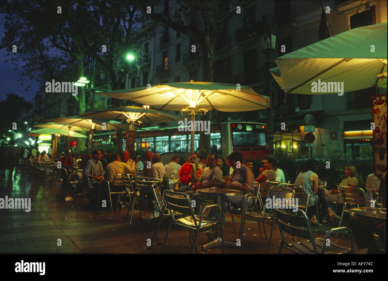 Las Ramblas à Barcelone Espagne nuit Banque D'Images