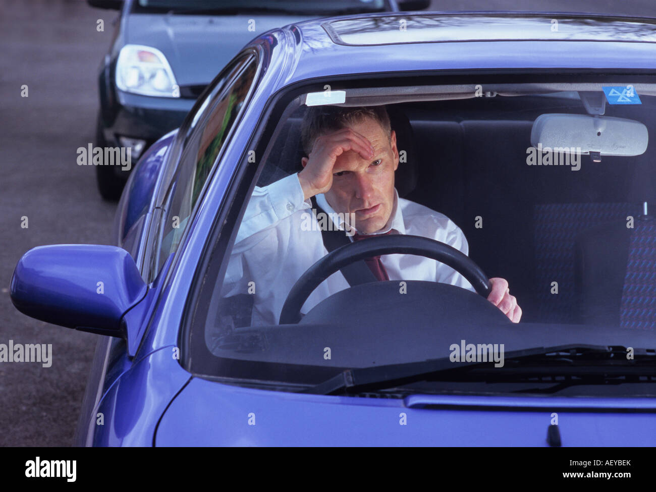 Businessman coincé dans l'embouteillage à souligné uk Banque D'Images