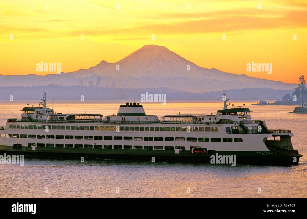 Mont rainier ferry Banque de photographies et d’images à haute ...
