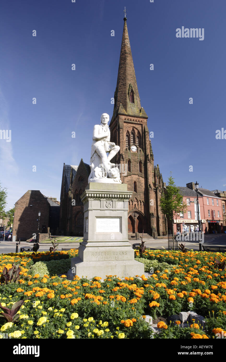 Statue de Robert Burns Dumfries avec derrière l'église de Greyfriars Banque D'Images