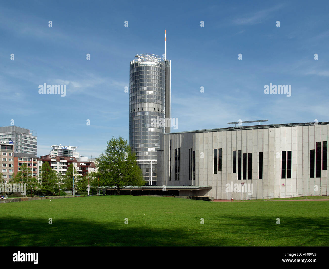 Théâtre Aalto et gratte-ciel de RWE à Essen Banque D'Images