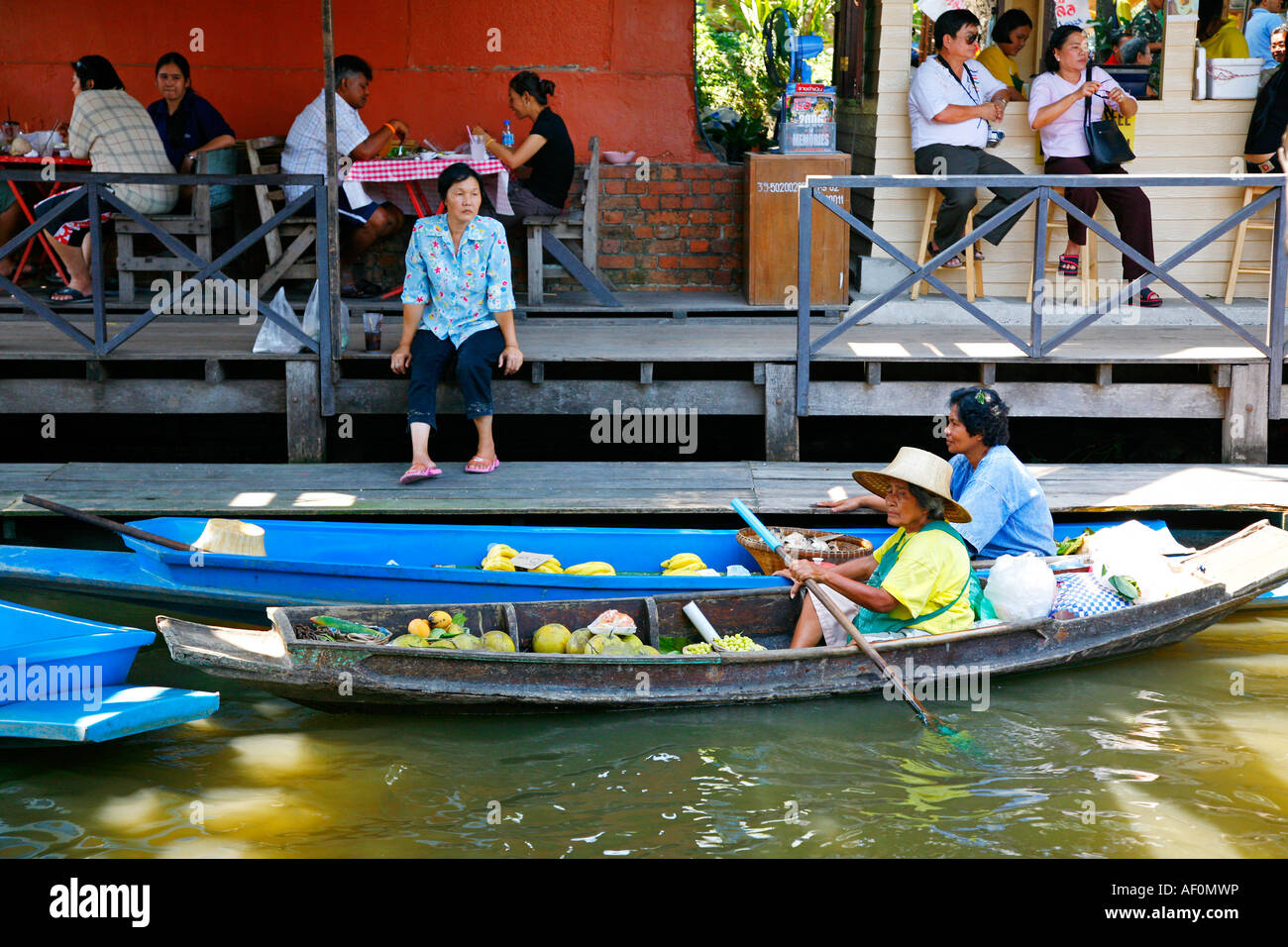 Wat Don Wai (près de Wat Rai Khing) Marché flottant, Nakhon Chai Si River Bangkok, Thaïlande Banque D'Images