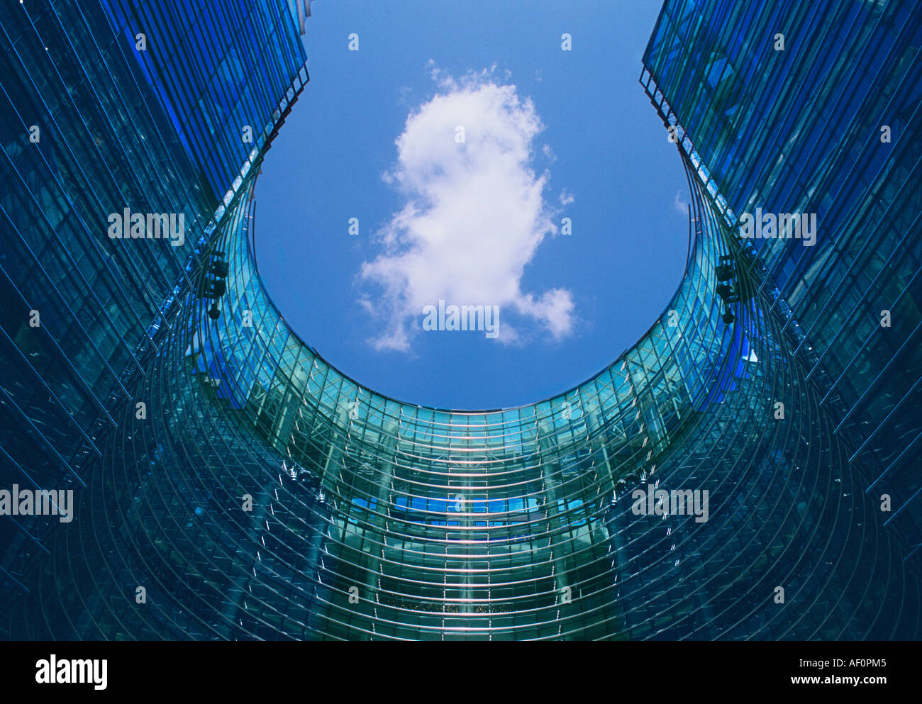 New York le bâtiment résidentiel et de bureau de la tour Bloomberg. Détail de bâtiment circulaire en verre Midtown Manhattan, États-Unis. Architecte: Cesar Pelli Banque D'Images