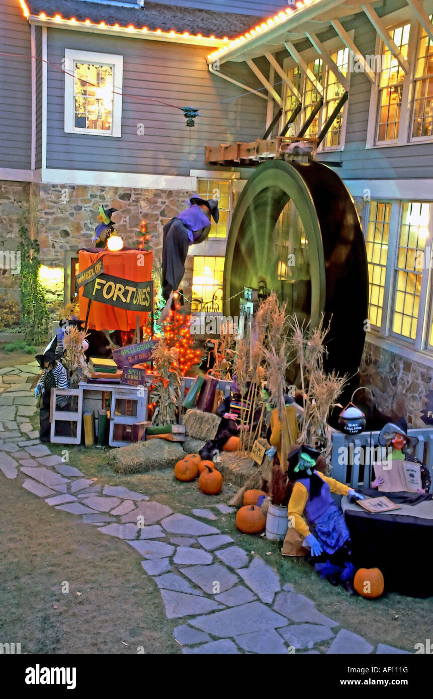 Les entreprises dirigées par les sorcières à cet événement à la décoration Halloween shopping village historique dans l'Utah, USA. Banque D'Images