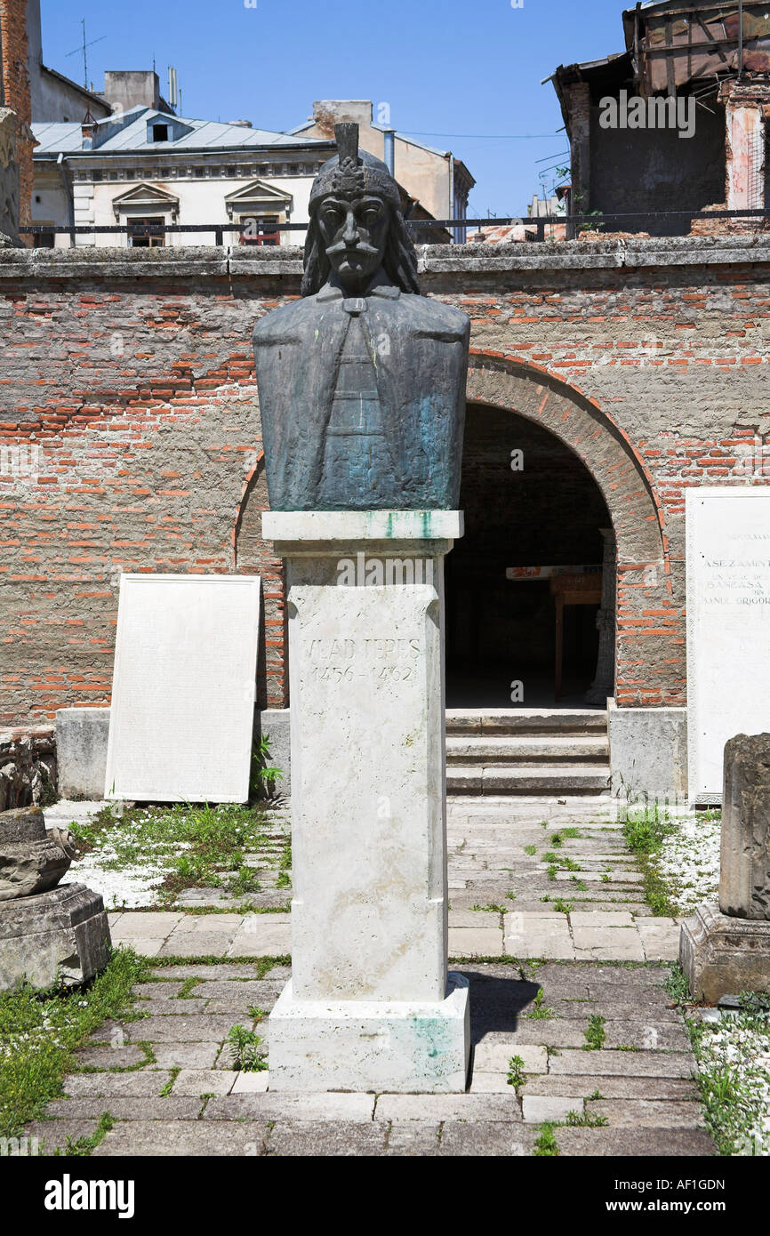 Vlad Tepes Statue, ancienne cour princière, Curtea Veche, Franceza Street, Bucarest, Roumanie Banque D'Images