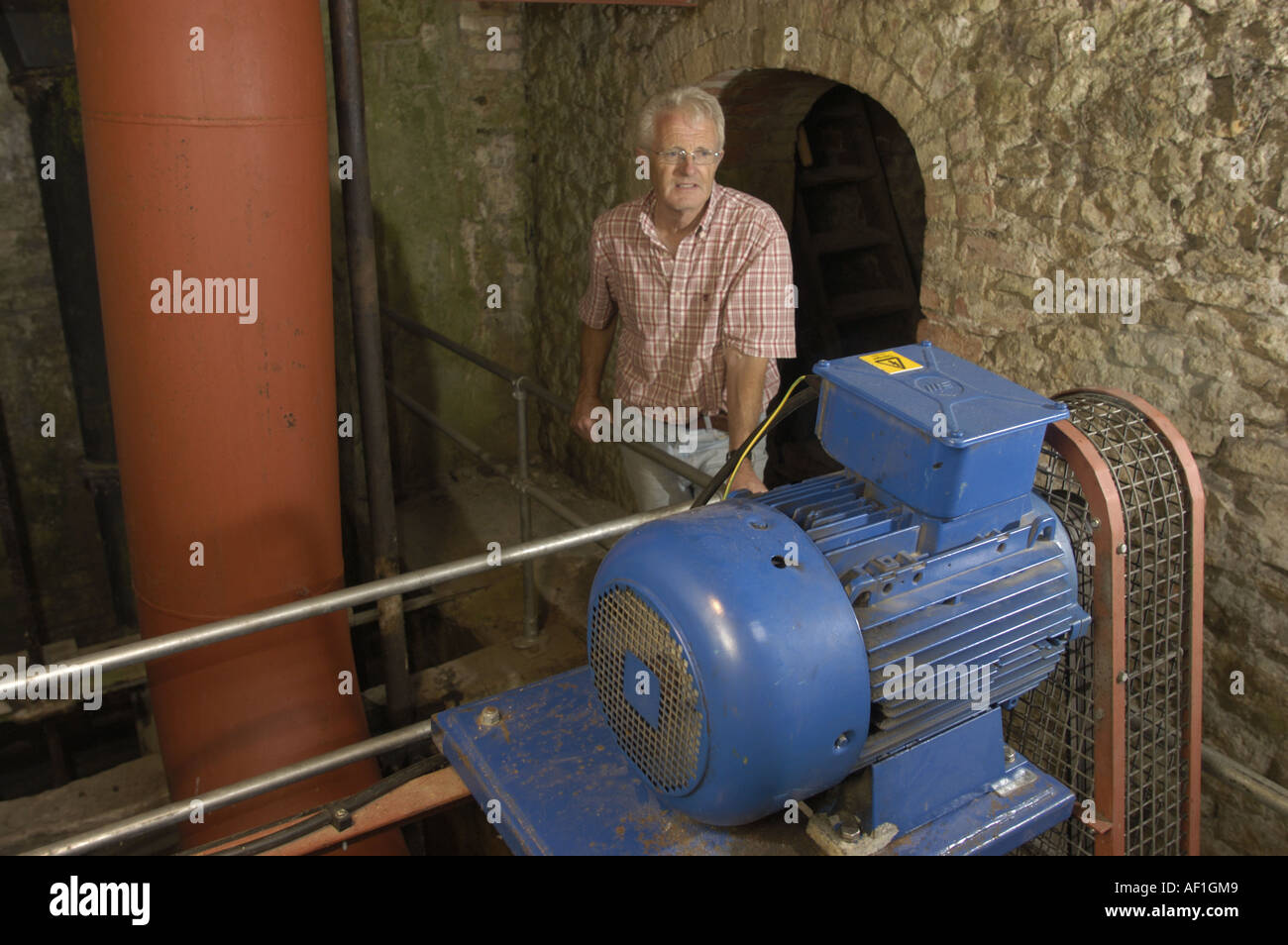 Mini-centrale électrique 12kw puissance installée produit environ 33 000 KWH par année près de Bruton Angleterre Somerset Banque D'Images