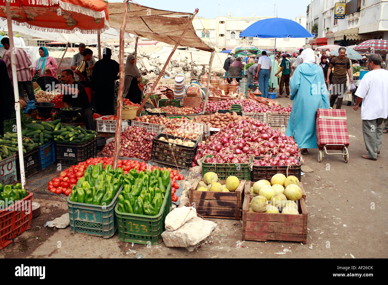 Les fruits et légumes à la vente à un souk à El Jadida au Maroc Banque D'Images