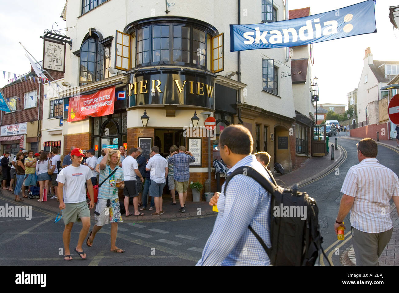 Île de Wight Cowes Week 2007 Pier View Pub Angleterre Royaume-Uni Grande-Bretagne Banque D'Images