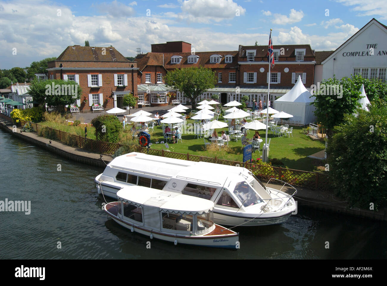 Le Compleat Angler Restaurant et Tamise, Marlow, Buckinghamshire, Angleterre, Royaume-Uni Banque D'Images