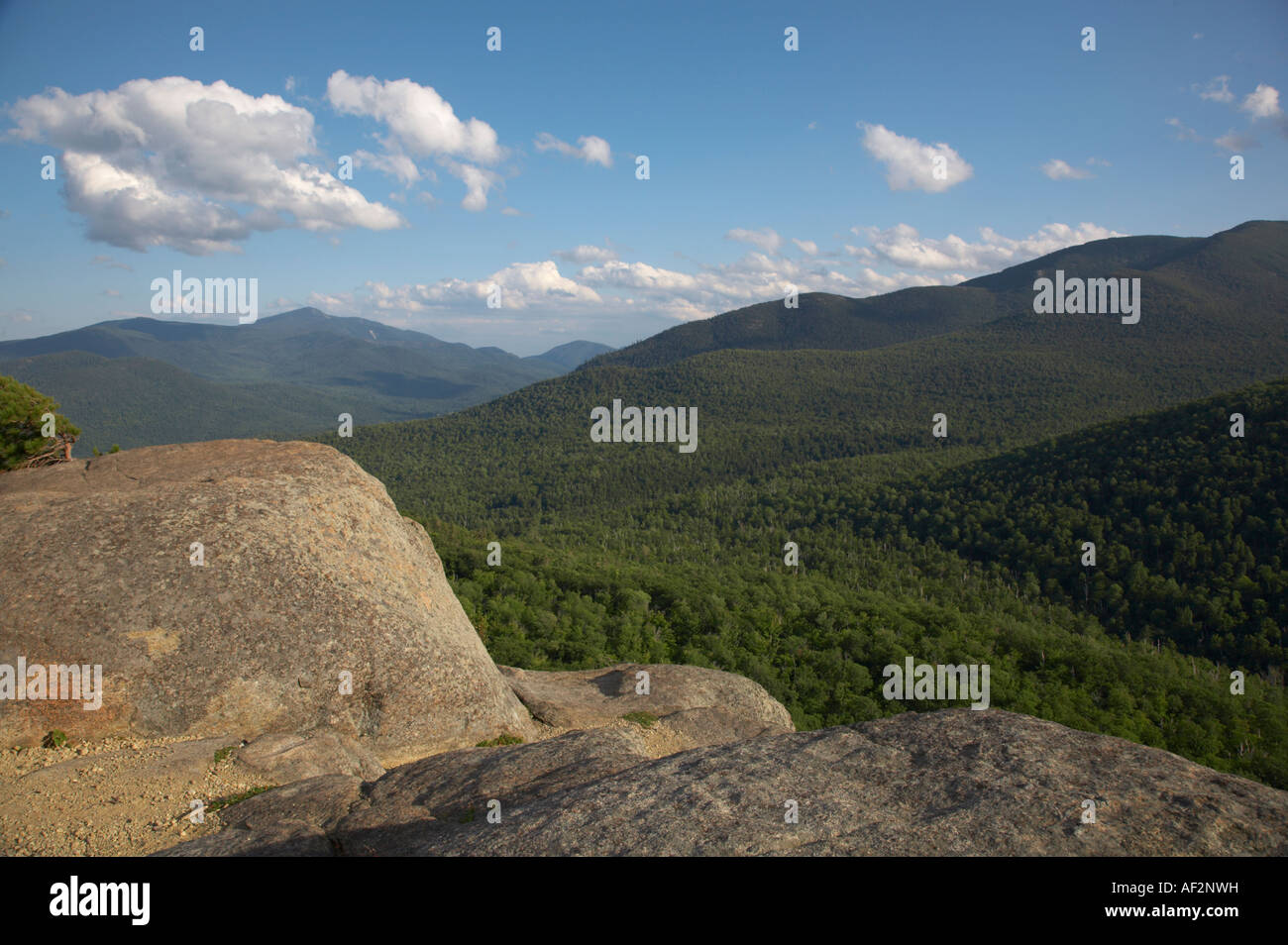 Voir d'Owls Head Mountain près de Keene dans la région des hauts sommets dans les Adirondacks de l'État de New York Banque D'Images
