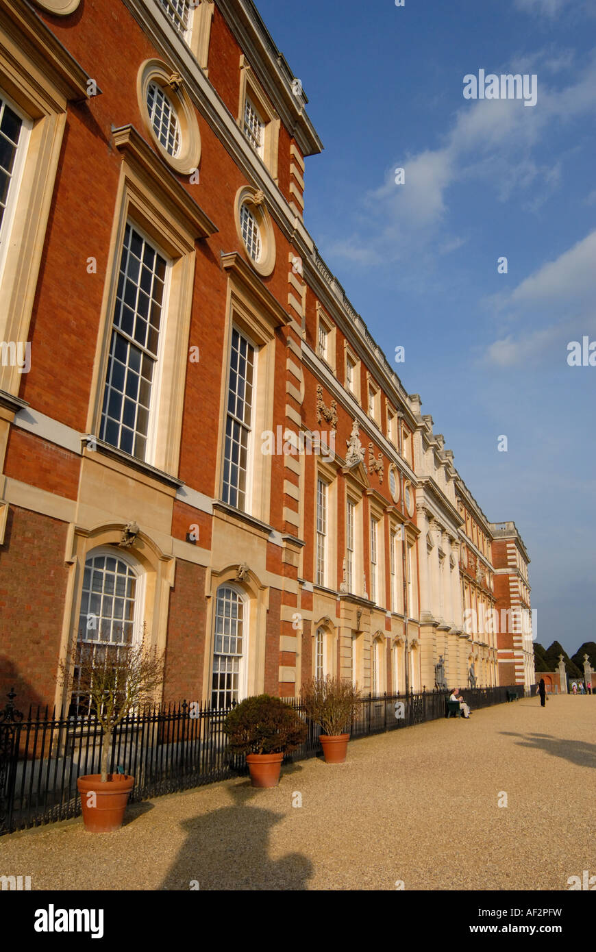 L'arrière de l'établissement Hampton Court Palace, Londres UK Banque D'Images