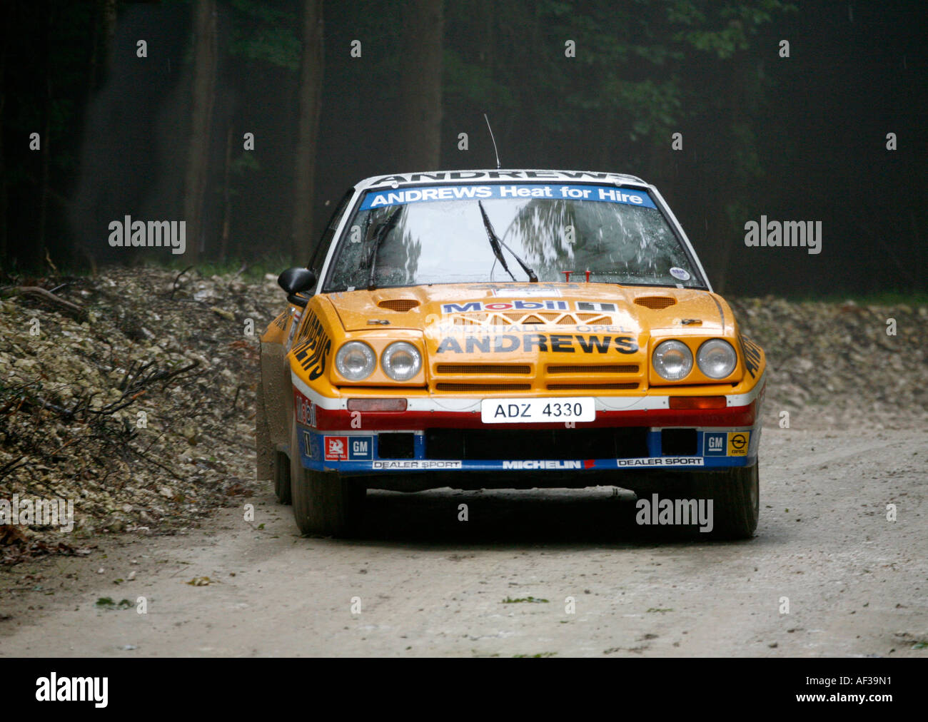 1985 Opel Manta 400 dans les mains de Russell Brookes à Goodwood Festival of Speed, Sussex, Angleterre. Banque D'Images