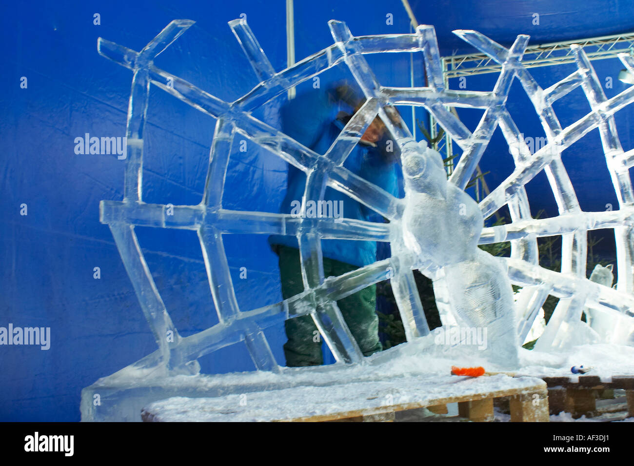 Sculpture sculptures sur glace. Au cours des travaux Banque D'Images