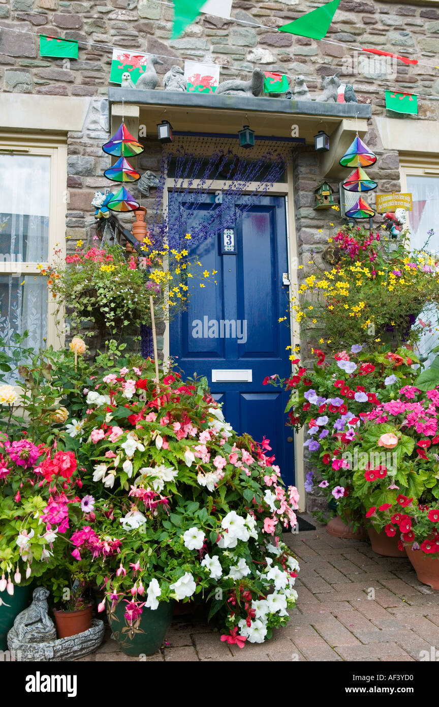 Porte entourée de fleurs préparé pour Brecon Brecon au Pays de Galles UK Jazz Festival Banque D'Images