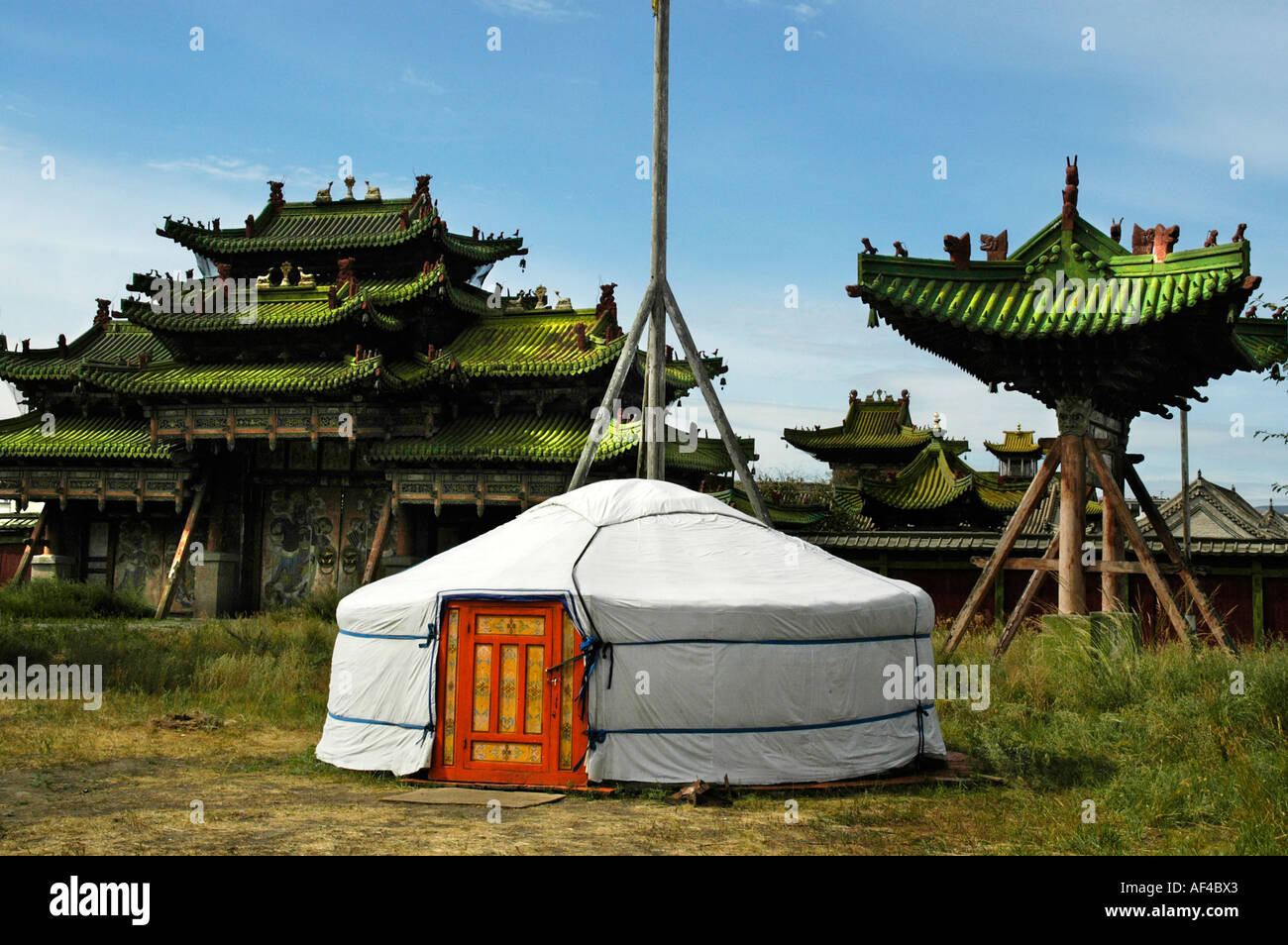 Yurte ger en face de temples bouddhistes au palais d'hiver Mongolie Oulan-bator Banque D'Images