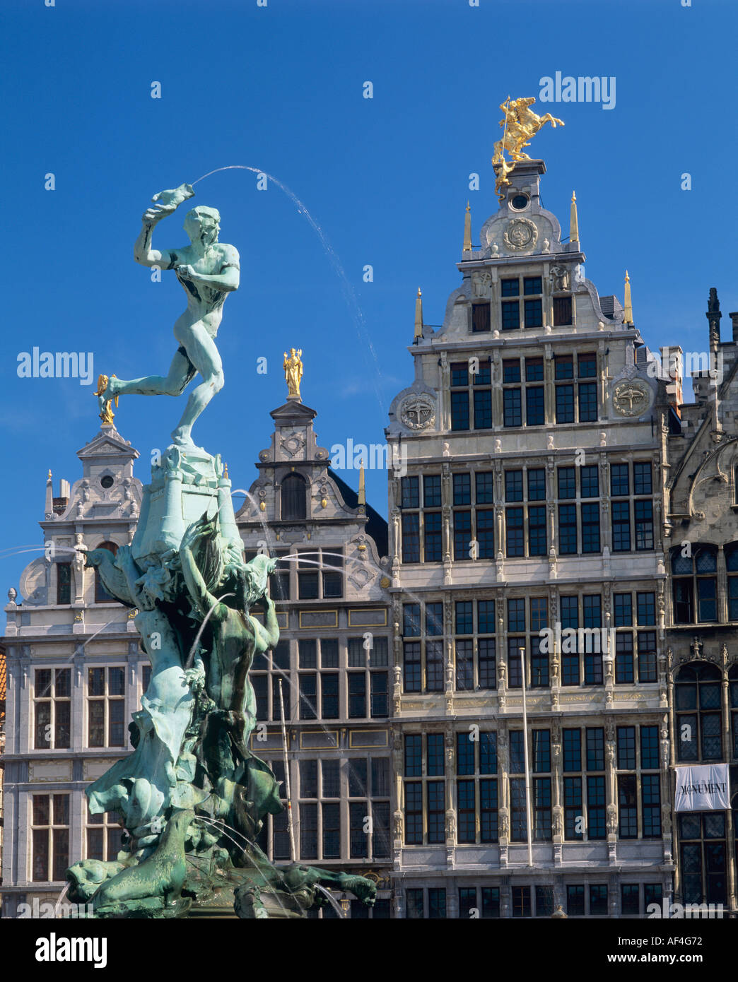 Brabo Fontaine et guildhouses Grand-place Anvers Belgique Banque D'Images