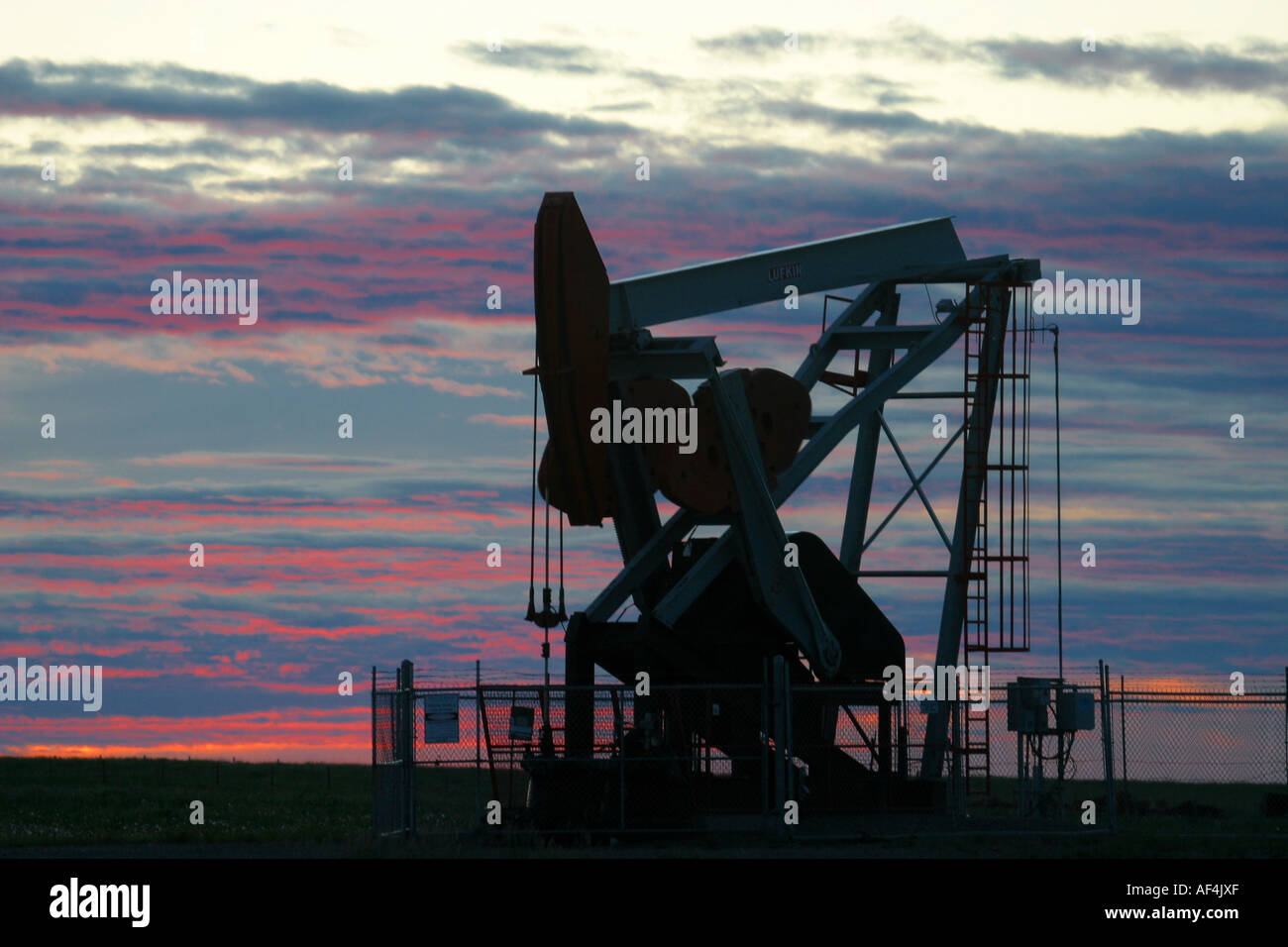 L'industrie du pétrole et du gaz près des Rocheuses canadiennes en Alberta, Canada, Banque D'Images