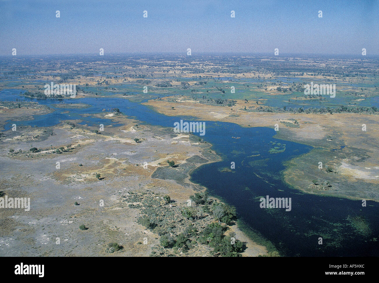 Vue aérienne du Delta de l'Okavango au Botswana l'Afrique du sud de l'eau monte avec remplissage des canaux peut être vu Banque D'Images