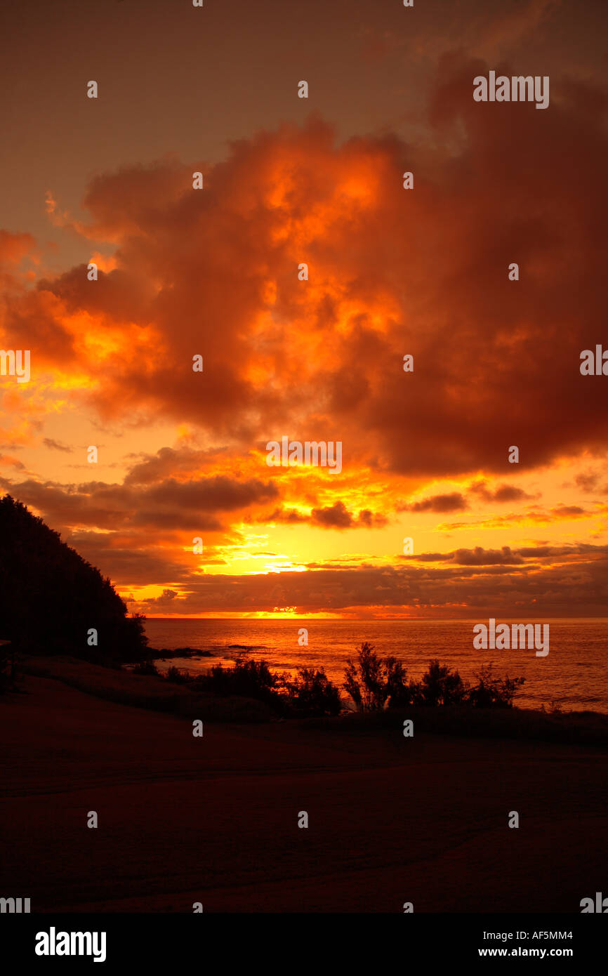 Coucher de soleil sur Kaihalulu Beach east Maui, Hawaii, USA Banque D'Images