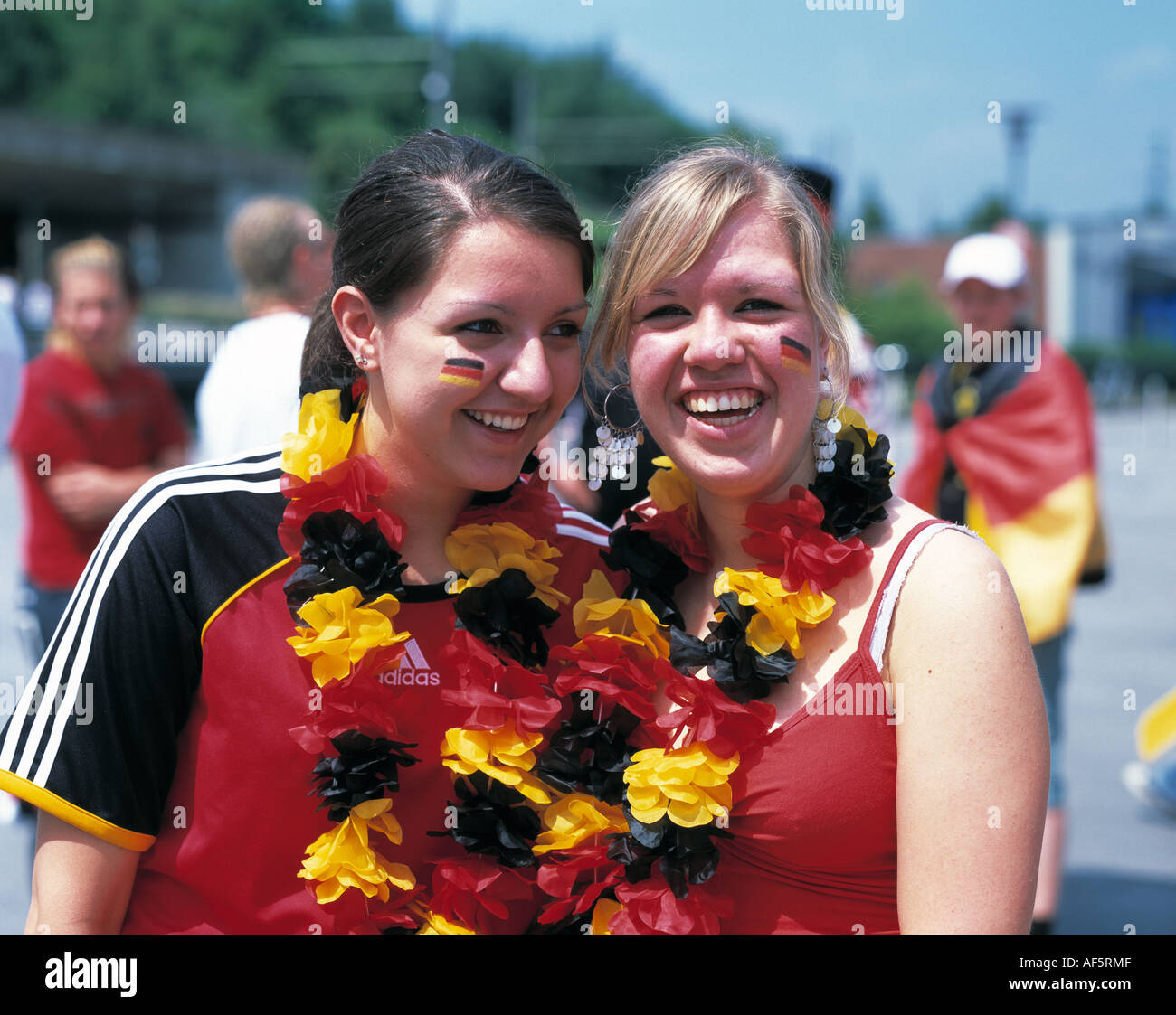 Championnat du monde de football 2006 en Allemagne, Oberhausen, Ruhr, Rhénanie du Nord-Westphalie, parti du ventilateur dans le centre commercial Centro à Oberhausen, Allemagne de football fans dans les couleurs nationales Banque D'Images