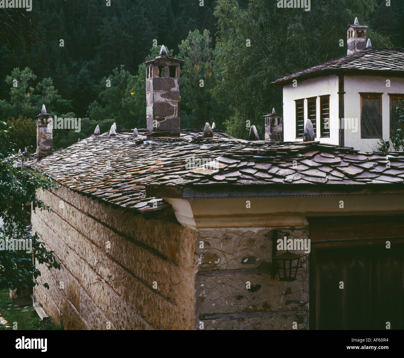 Un lieu de repos musulman, maison avec cour intérieure, tour, hauts murs près du village de Mogilitza (Mogilitsa), Bulgarie, Balkans Banque D'Images