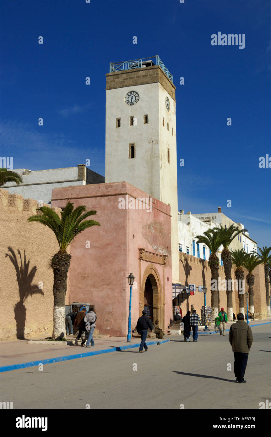 Bab Al Minzah clock tower Essaouira Maroc Afrique du Nord Banque D'Images