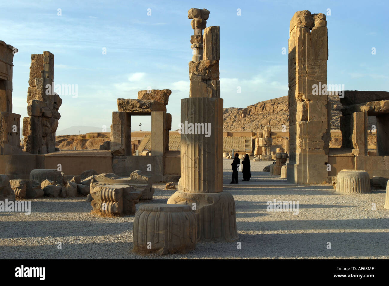 En dehors de l'Apadana Palace à Persépolis (Takht-e Jamshid) dans le centre de l'Iran, novembre 2004. Banque D'Images